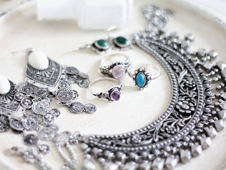 أسعار الفضة تبدأ تعاملات الأربعاء بتراجع طفيف وتستقر عند 41#44;5 دولاراً