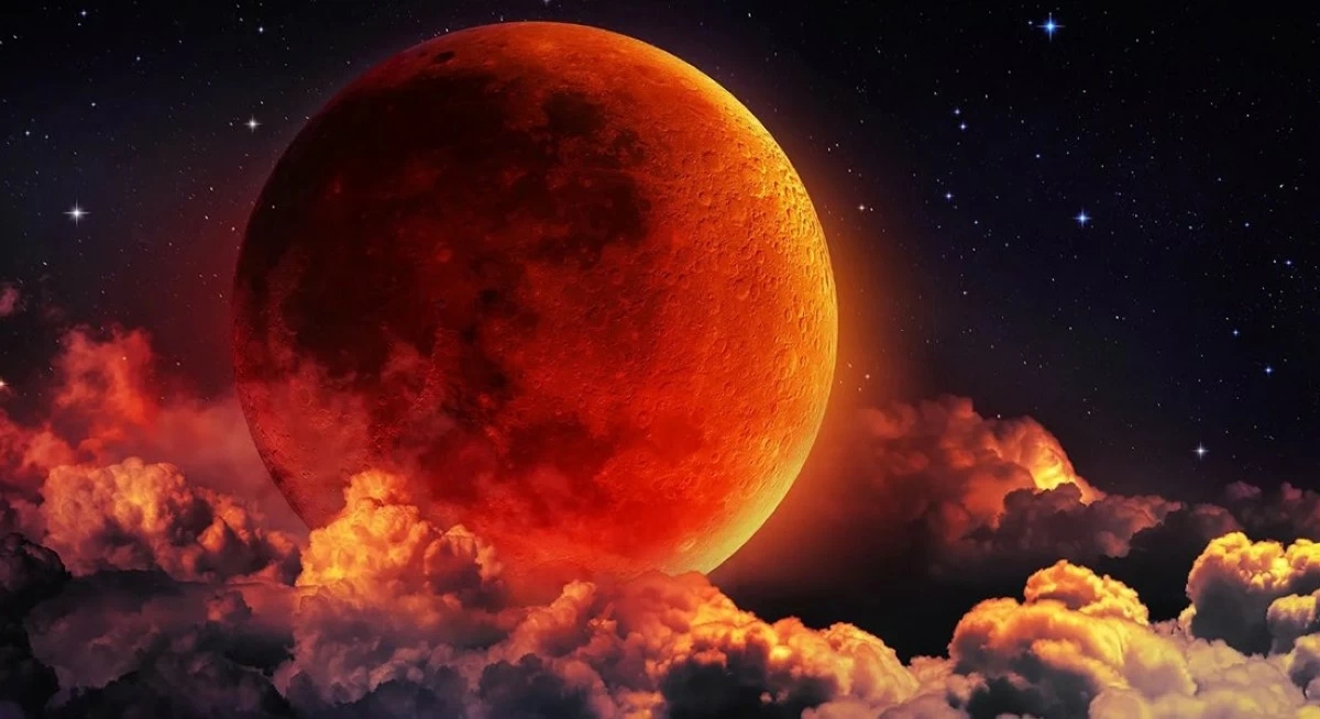 عشاق الفلك يترقبون قمر الدم خلال خسوف كلي الأحد
