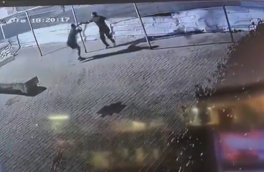 فلسطينيان يفران من الشرطة الإسرائيلية في أسدود رغم تقييدهما بالأصفاد (فيديو)