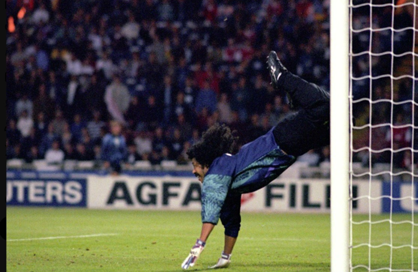 30 عاما على ضربة العقرب الأسطورية.. كيف خطرت لهيغيتا فكرة أغرب لقطة في تاريخ كرة القدم؟ (فيديو)