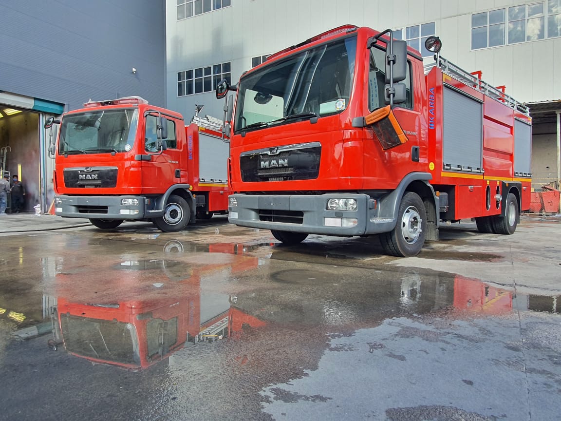 سيارة إطفاء بلا مياه تصل لنجدة منزل محترق في العراق (فيديو)