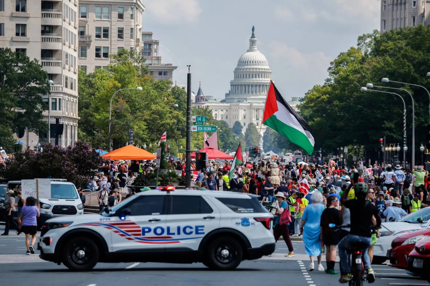 سكان واشنطن يتظاهرون ضد نشر ترمب قوات الحرس الوطني