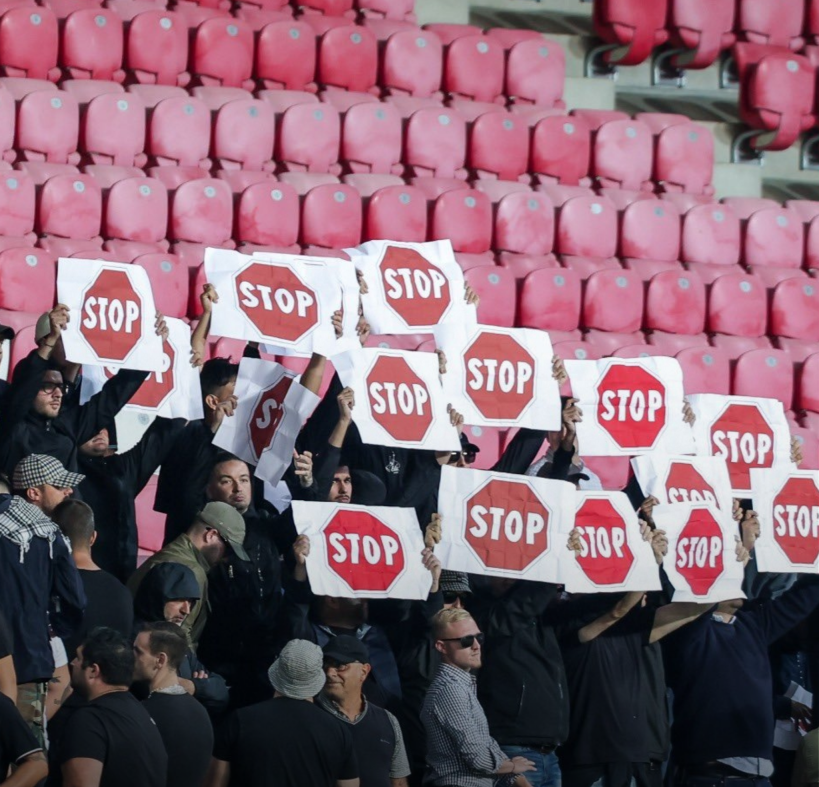 لقطة تاريخية.. جماهير إيطالية تدير ظهرها لمنتخب الاحتلال الإسرائيلي