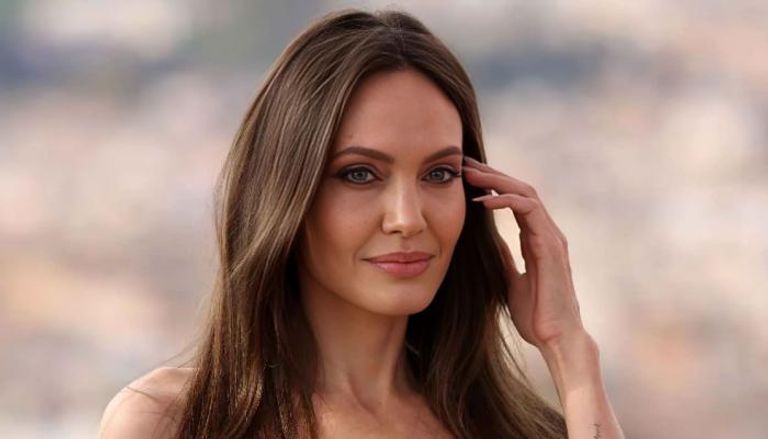 أنجلينا جولي تجسد معاناتها الصحية في فيلم Couture