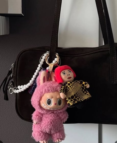 دمية لابوبو تتجاوز المليون مبيعًا وتتحول إلى ظاهرة في إيران