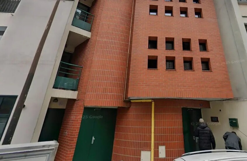 أحدها يحمل اسم ماكرون.. العثور على رؤوس خنازير أمام مساجد بباريس