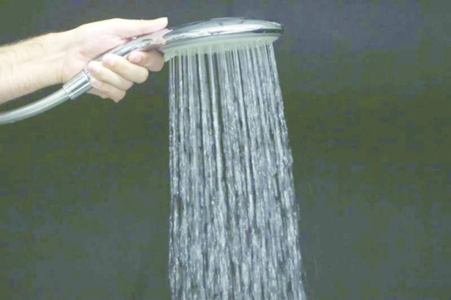 7 فوائد تدفعك للاستحمام يومياً