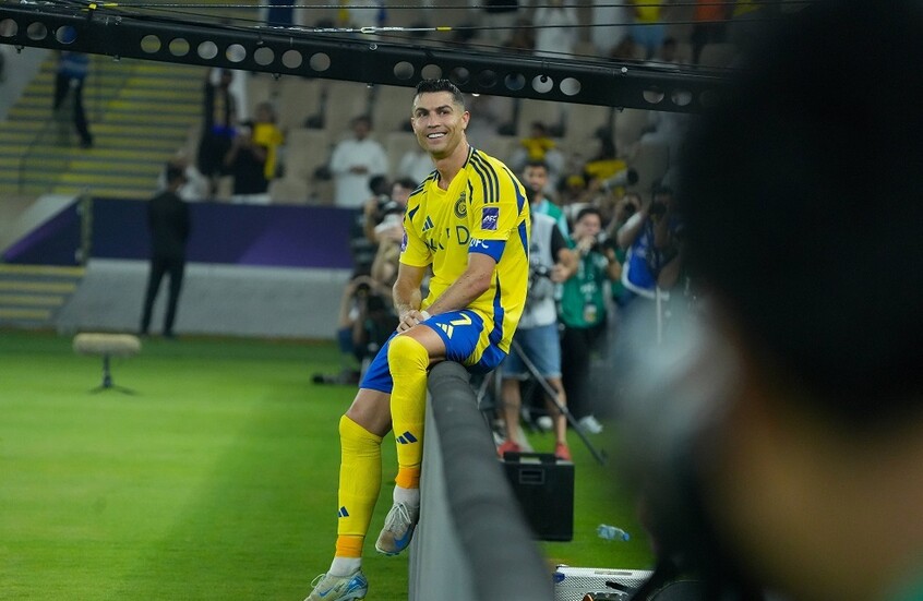 رونالدو يثير الجدل بمتابعته لحساب داعية إسلامي