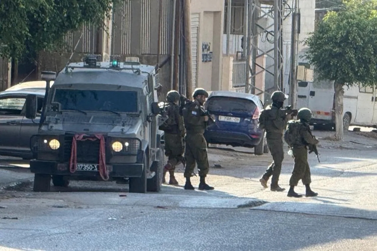 اقتحام واسع لمخيم شعفاط بالقدس والاحتلال يواصل حملته بطولكرم