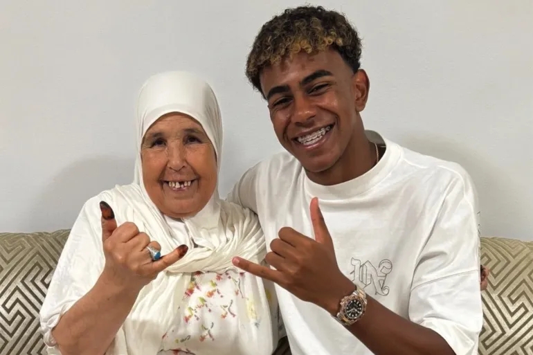 لامين جمال.. قصة نجاح خارج المستطيل الأخضر