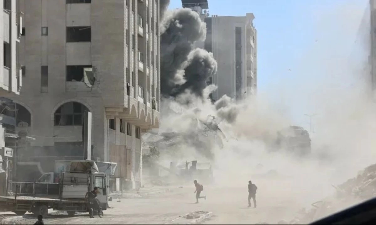 إسرائيل تكثف الغارات على مدينة غزة