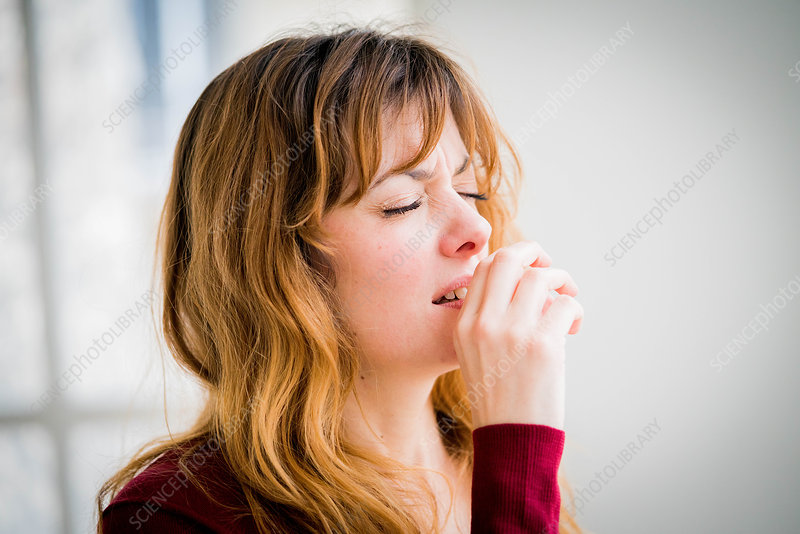 ما سبب رؤية الومضات عند العطس؟