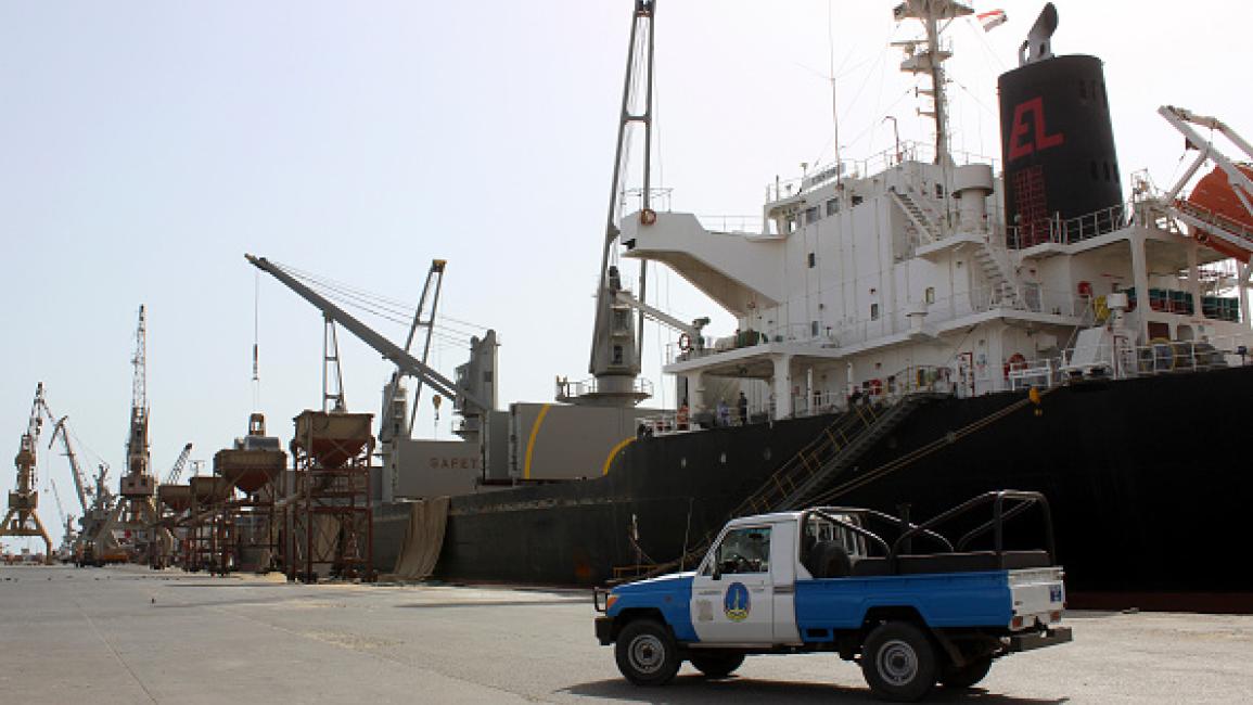 اسرائيل تُهاجم ميناء الحُديدة للمرة الـ11 وصنعاء تُشيّع 32 صحافيًا