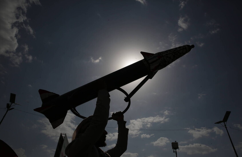 إعلام إسرائيلي: رصد إطلاق صاروخ من اليمن