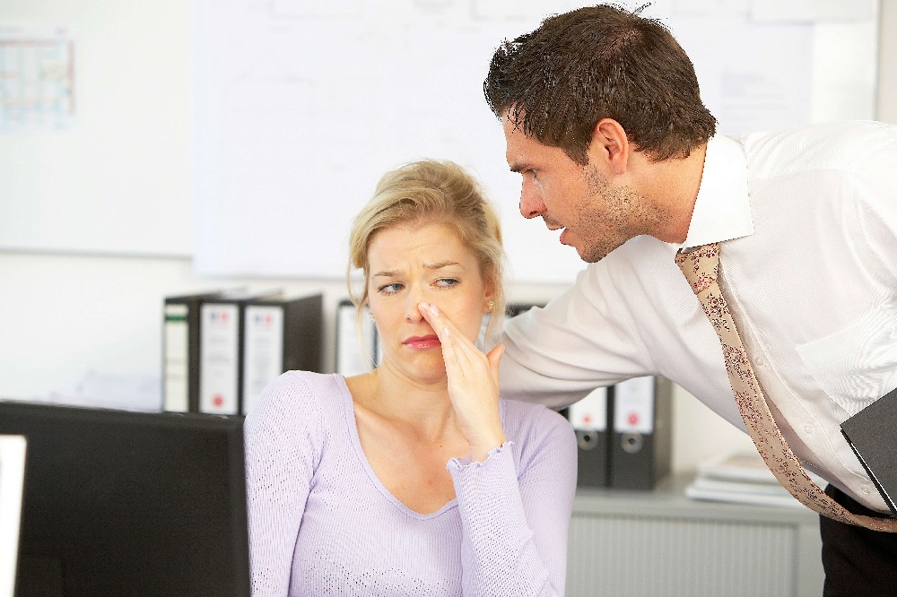 خرافات وحقائق حول رائحة الفم الكريهة