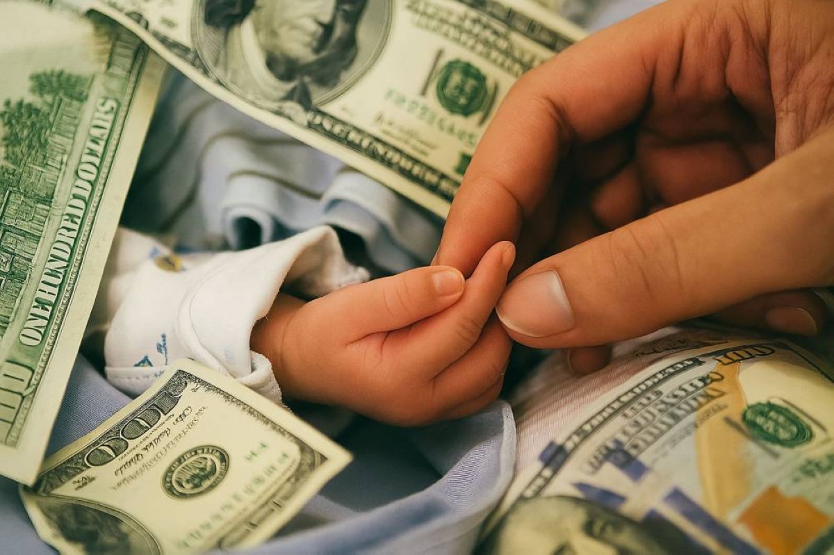 الإنجاب مقابل المال.. 72 ألف دولار لكل طفل