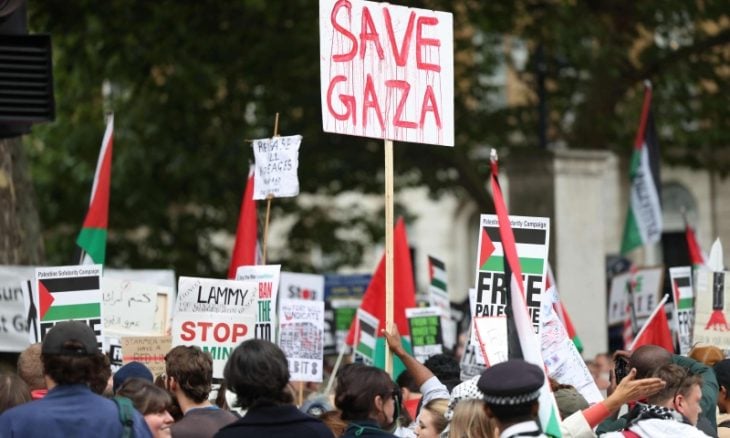 خمسة نواب بريطانيين يطالبون بتدخل عسكري في غزة وزعيم ثالث حزب في البرلمان يتهم إسرائيل بالإبادة الجماعية