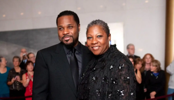 والدة وارنر تفنّد شائعات وفاة ابنها: لم يحاول إنقاذ ابنته