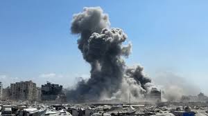 الاحتلال يفجر مجنزرتين محملتين بأطنان من المتفجرات بغزة