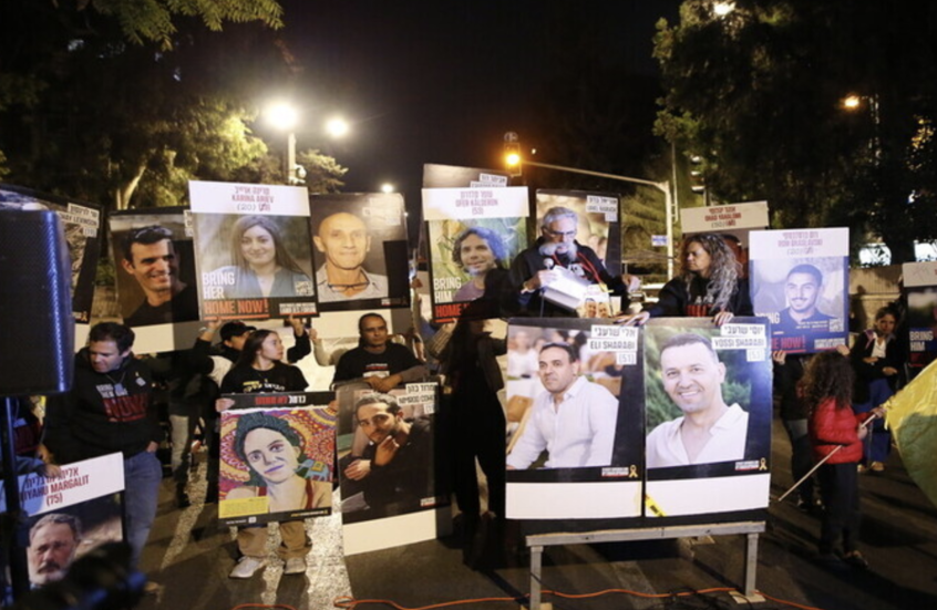 عائلات الأسرى تنقلب على نتنياهو وتهدده