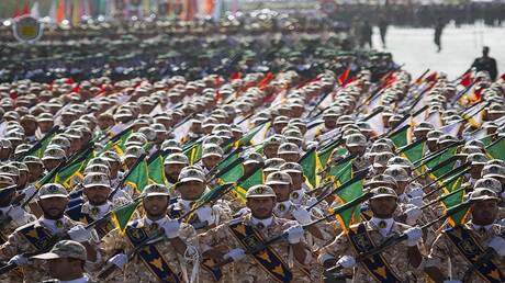 الحرس الثوري الإيراني يتوعّد برد قاتل