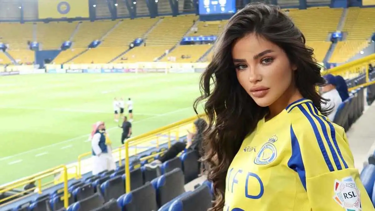 خطفت الأضواء من جورجينا.. مَن زوجة نجم النصر السعودي أنجيلو؟ (صور)