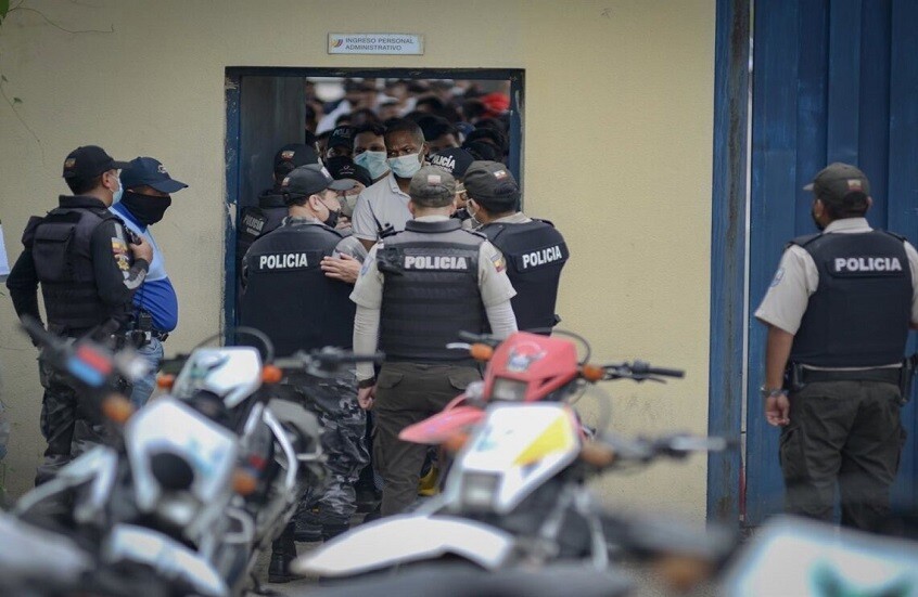 مقتل وإصابة العشرات خلال تمرد لأفراد عصابات داخل سجن في الإكوادور (فيديو)