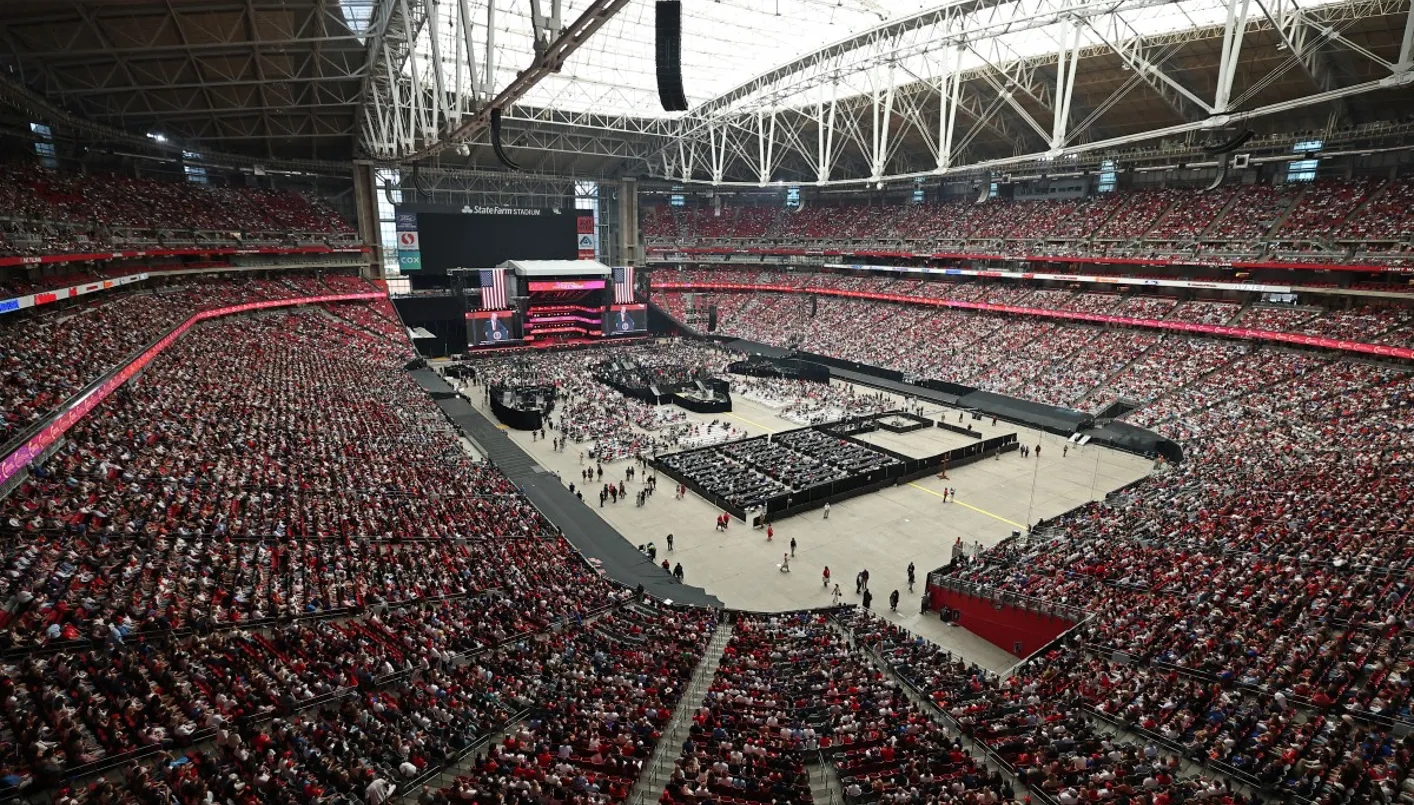 تأبين ضخم للمحافظ تشارلي كيرك... وترامب يصفه بعملاق جيله