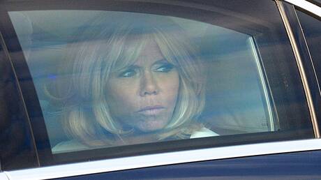 صحفية أمريكية تواصل ملاحقة زوجة ماكرون وتطالب بإجراء فحص طبي مستقل لتأكيد أنها أنثى وليست رجلا