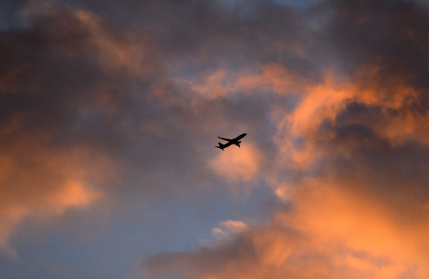 معجزة.. فتى ينجو بعدما اختبأ بعجلات طائرة متوجهة من كابل إلى دلهي