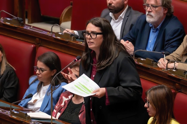 نواب يحتلون قاعة البرلمان الإيطالي للمطالبة بمحاسبة إسرائيل