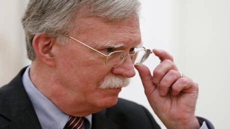 ضبط ملفات سرية ووثائق أسلحة دمار شامل لدى بولتون