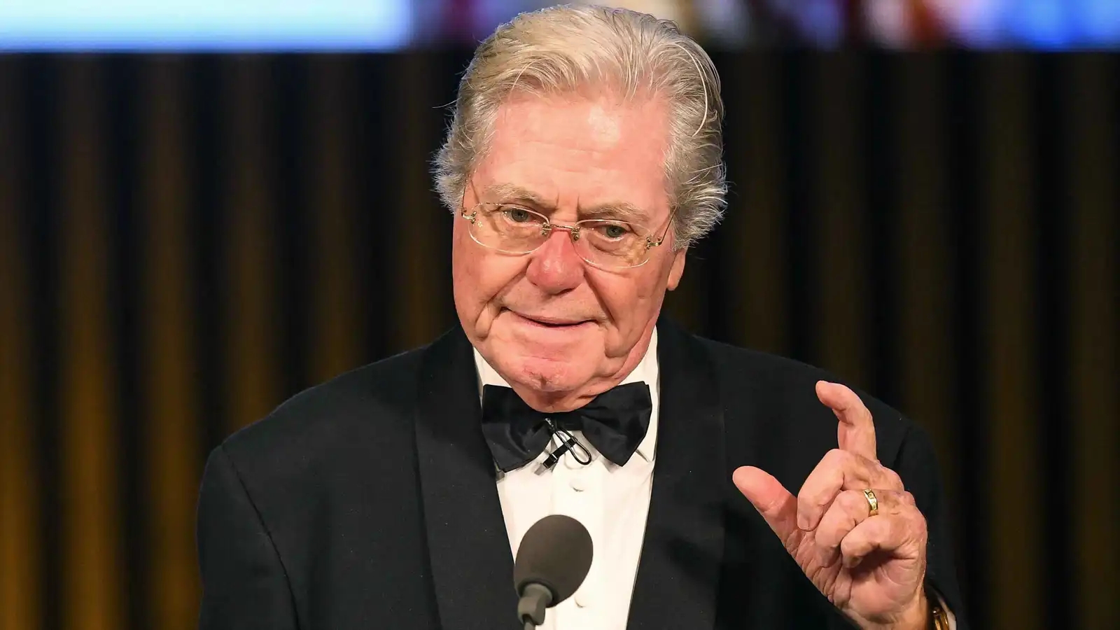 حسين فهمي يرفض دعم بمليون دولار لمهرجان القاهرة