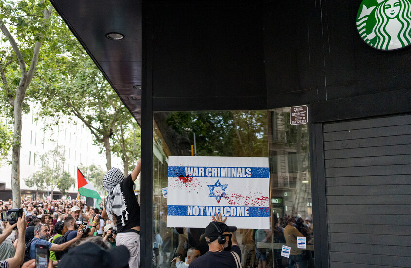 تراجع أرباح ستاربكس وإغلاق عدد كبير من الفروع بسبب الحرب الإسرائيلية على غزة