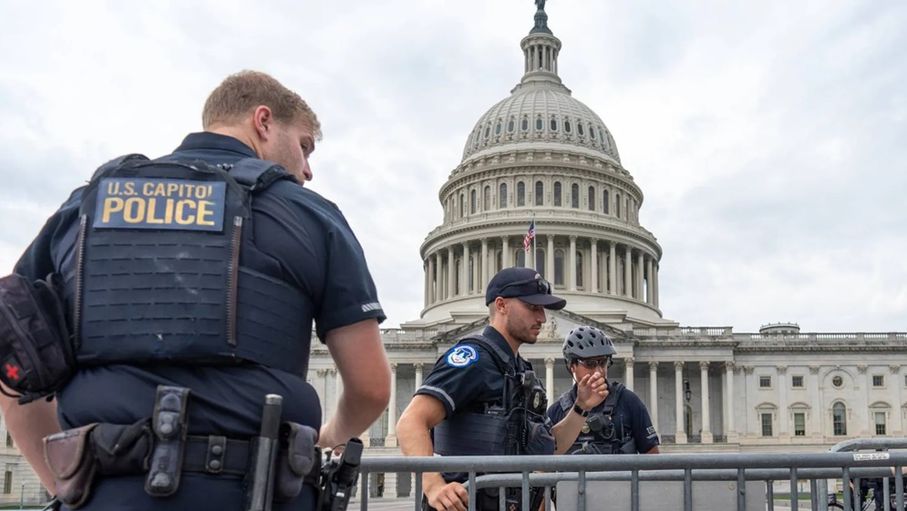 البيت الأبيض يهدِّد بتسريح موظفين في حال الإغلاق الحكومي