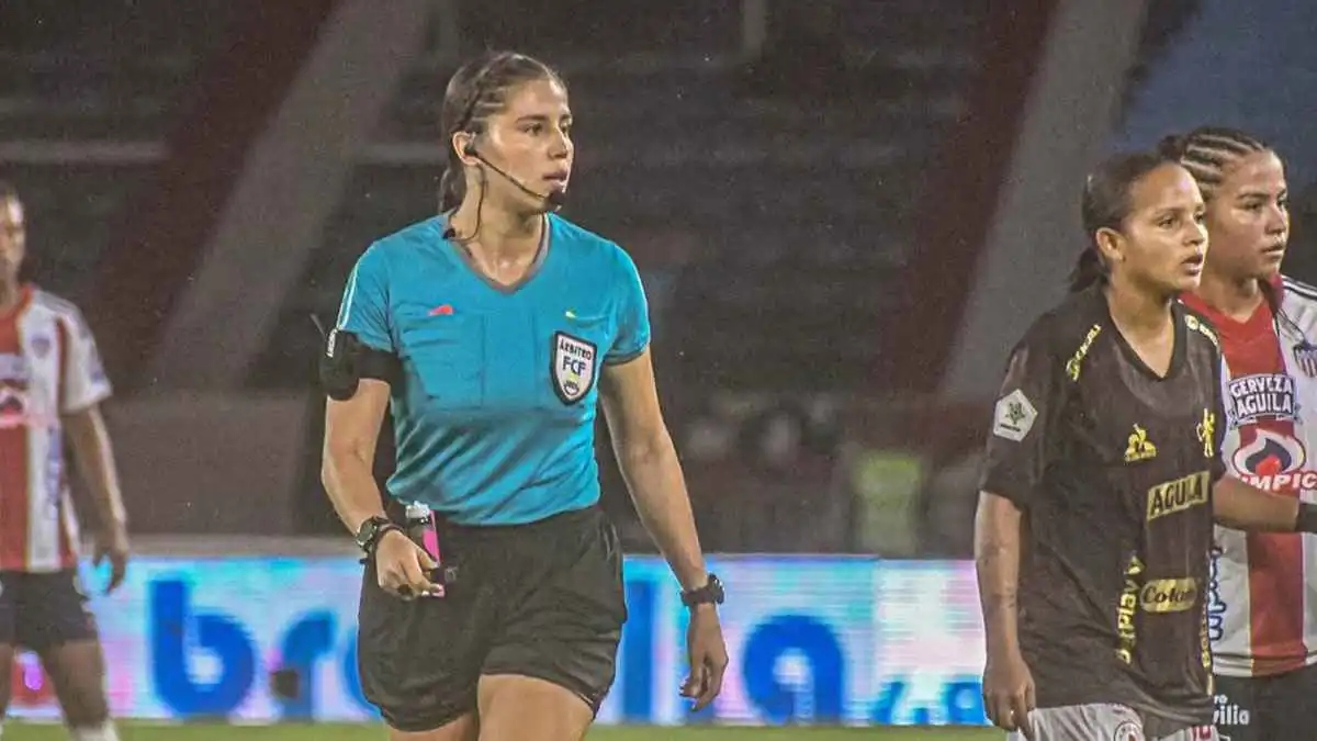 ماريانا كوينتيرو.. أجمل حكمة في كولومبيا تفجر أزمة في نهائي السيدات (صور)