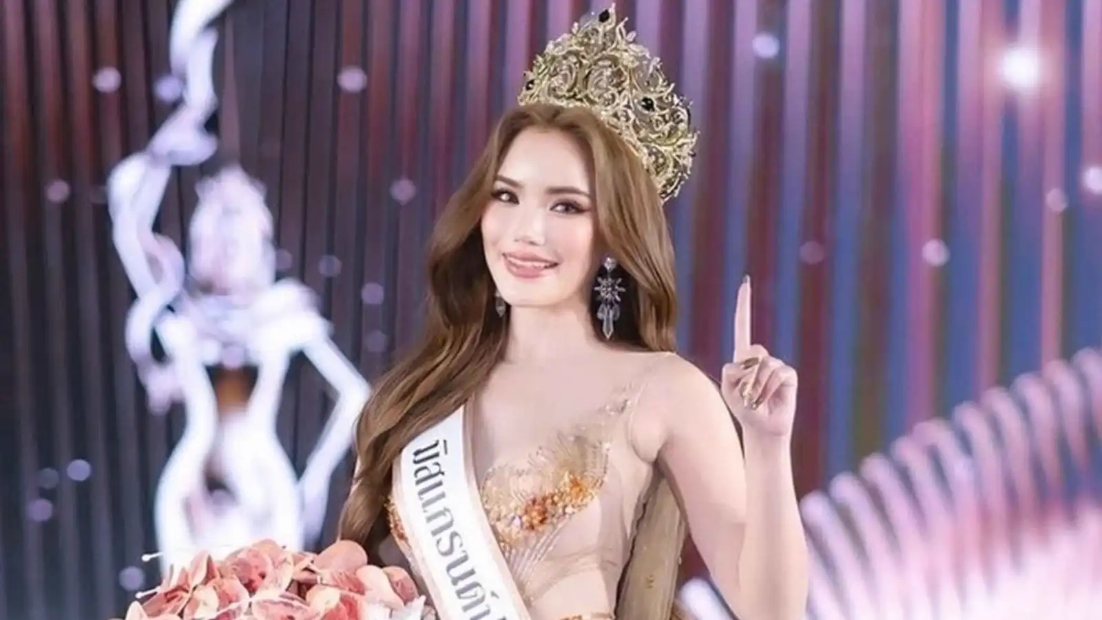 فضيحة تجرد ملكة جمال تايلاند من لقبها بعد يوم من التتويج (صور)