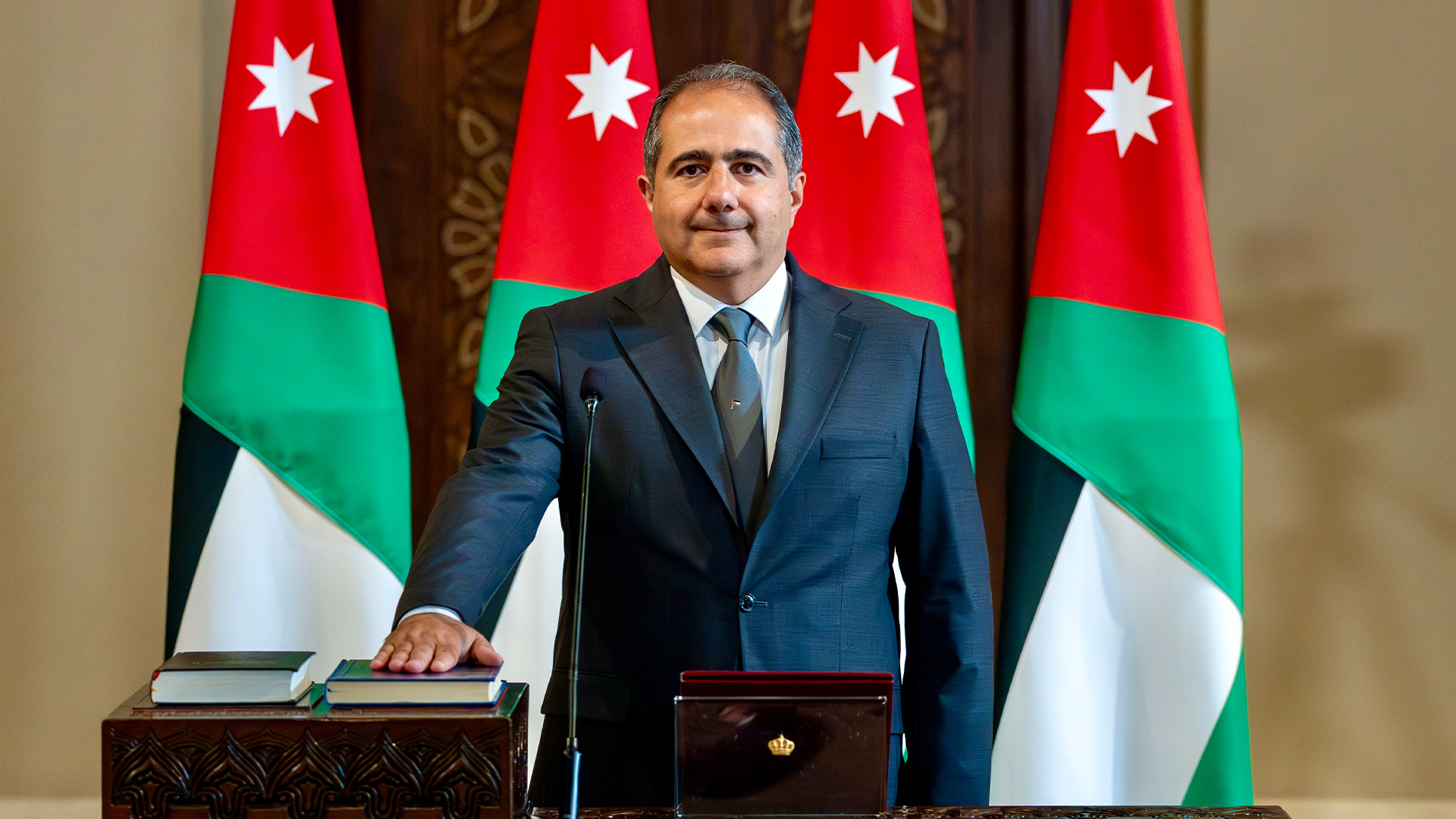 ابو غزالة يرتكب مجزرة في الاستثمار ويقصي 7 مدراء كبار