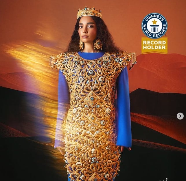 فستان مصمم من ذهب عيار 21 يدخل موسوعة جينيس.. كم بلغ ثمنه