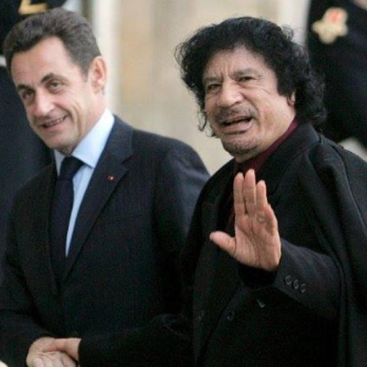 شبح القذافي يلاحق الرئيس الفرنسي الاسبق