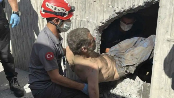 هدم جدار نفق حيوي لإخراج رجل علق داخله في إسطنبول