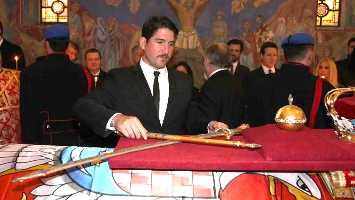 أمير صربيا يتزوج طبيبة أسنان من عامة الشعب (صور)