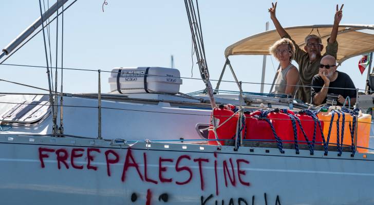 السفينة شيرين أبو عاقلة تتقدم أسطول الصمود وتقترب من شواطئ غزة على بعد 40 ميلاً