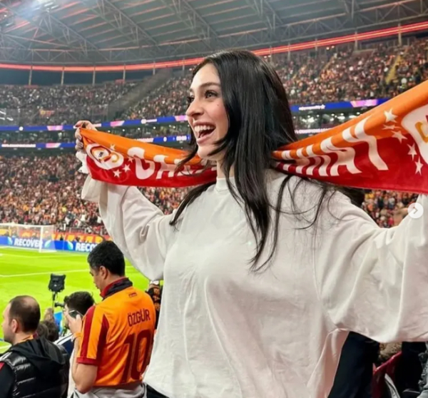 جيمري بايسل ومغني الراب Blok3: شائعات تشتعل بصور من المدرجات