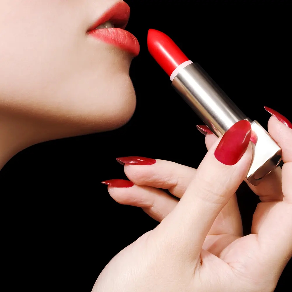 كيف يشكل أحمر الشفاه خطرا على الرئتين.. 6 نصائح للاختيار الصحيح والوقاية