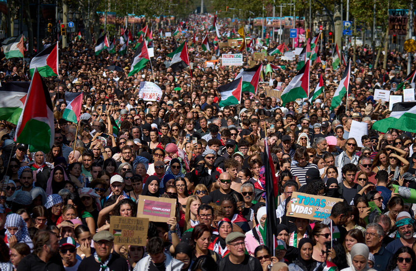 طوفان بشري.. مئات الآلاف يتظاهرون في برشلونة ضد الإبادة الجماعية في غزة والاحتلال الإسرائيلي