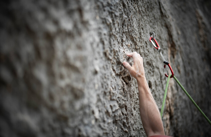 وفاة متسلق خلال بث مباشر على تيك توك