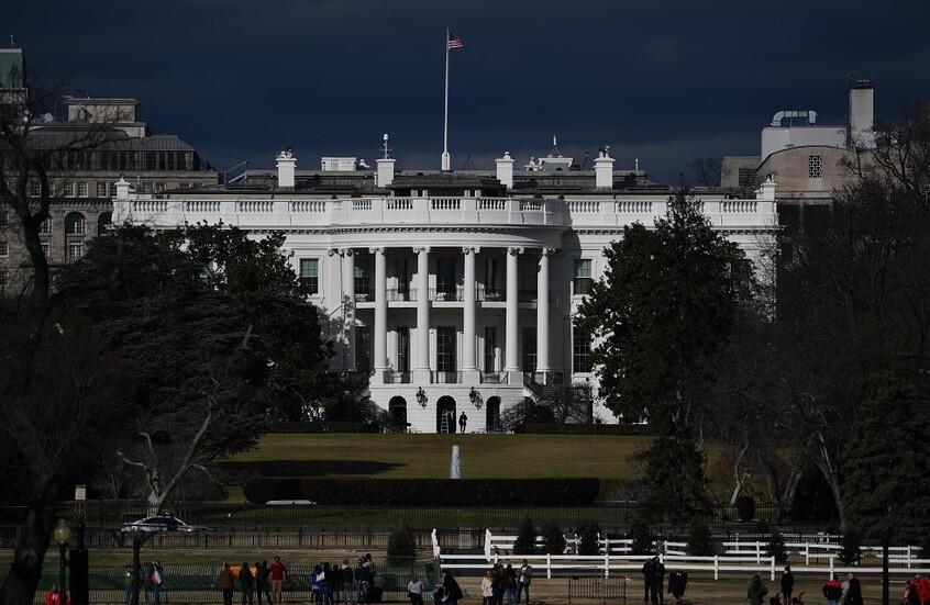 الخسائر الأسبوعية ستصل إلى 15 مليار دولار بالناتج المحلي نتيجة الإغلاق الحكومي في أمريكا