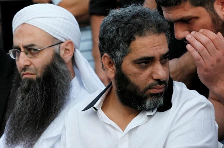 تفاصيل فاضل شاكر وتسليم نفسه لمخابرات لبنان وجهات عربية خلف الأمر