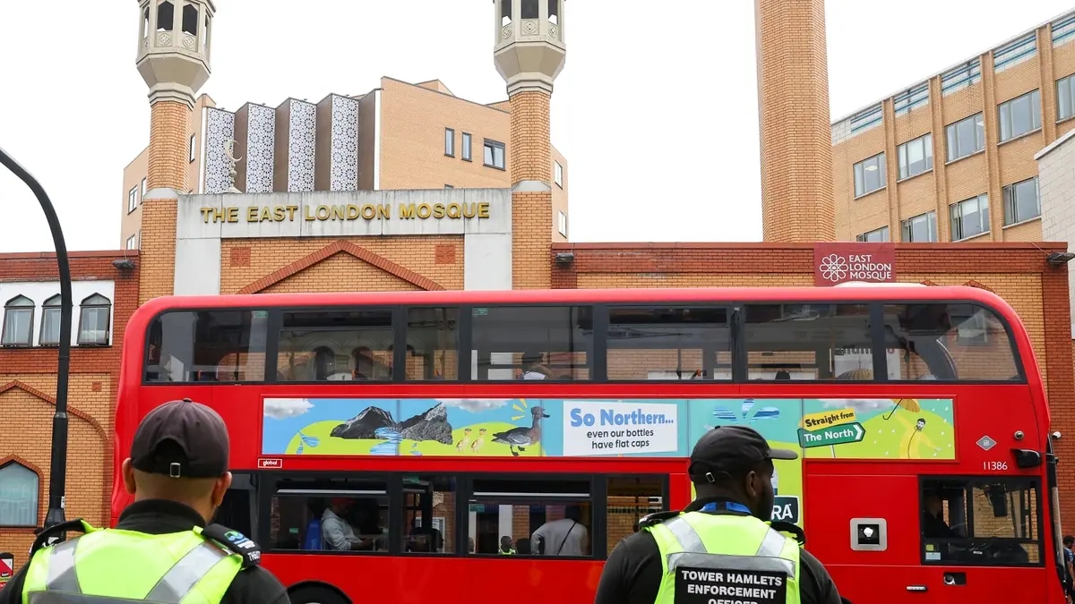 حادث جديد في بريطانيا.. سكبوا البنزين وأحرقوا مسجداً